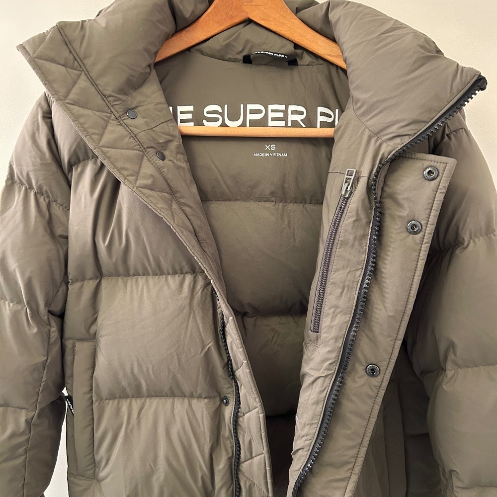 Aritzia Super Puff Shorty XS brand new